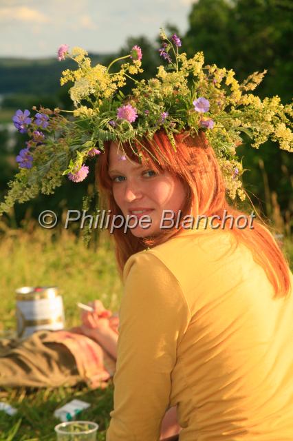 lituanie kernave 2.JPG - Jeune femme participant à la Fête de Saint-JeanKernavé, Lituanie